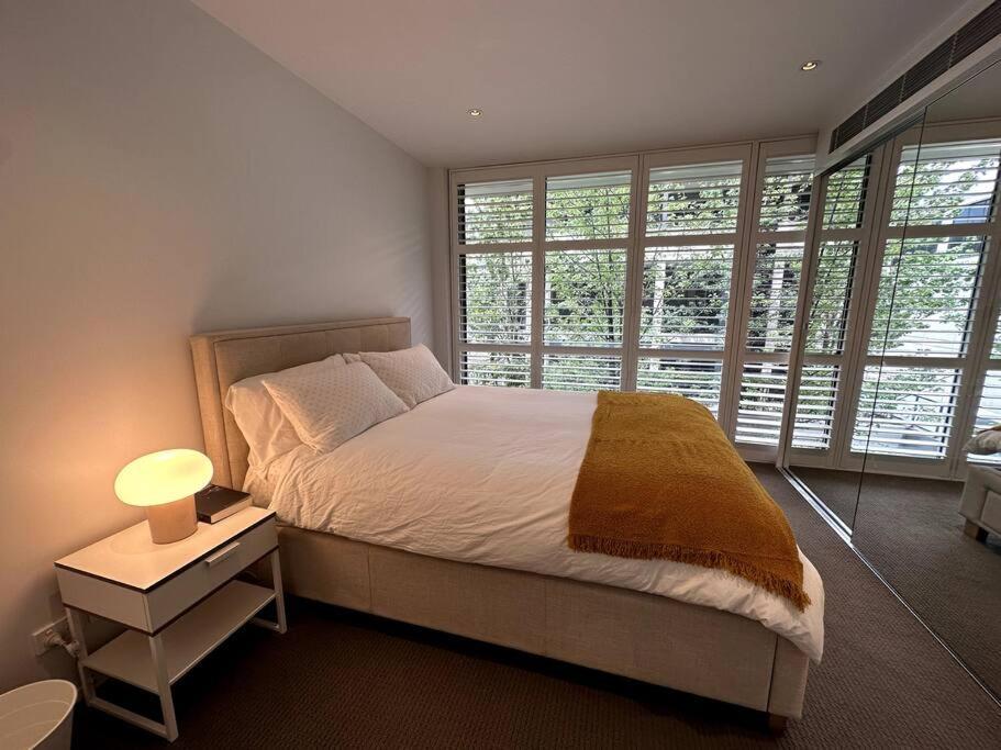 Modern Loft Retreat In Canberra Act Near Parliament House Apartment