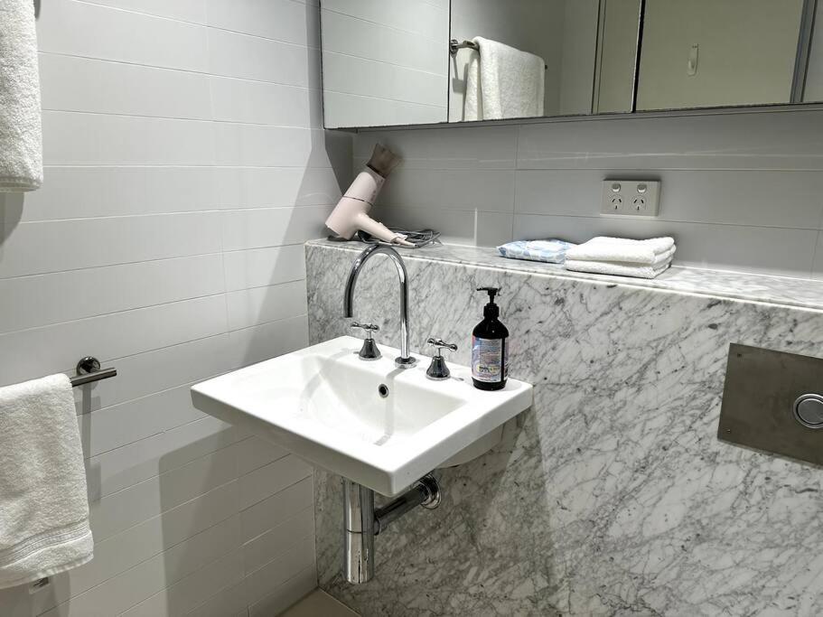 Apartment Modern Loft Retreat In Canberra Act Near Parliament House Barton